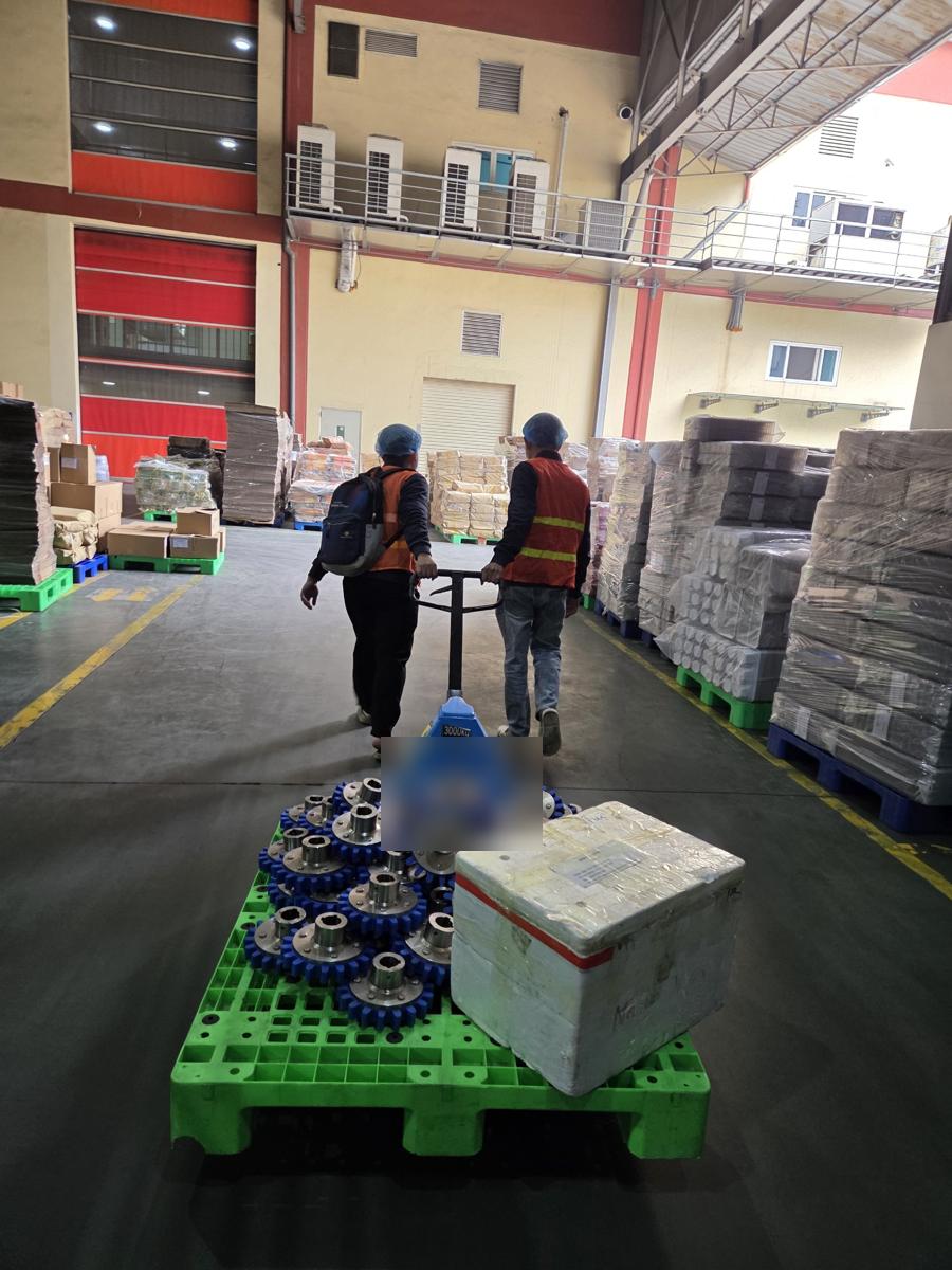 Vận chuyển nhông dẫn động vào nhà máy