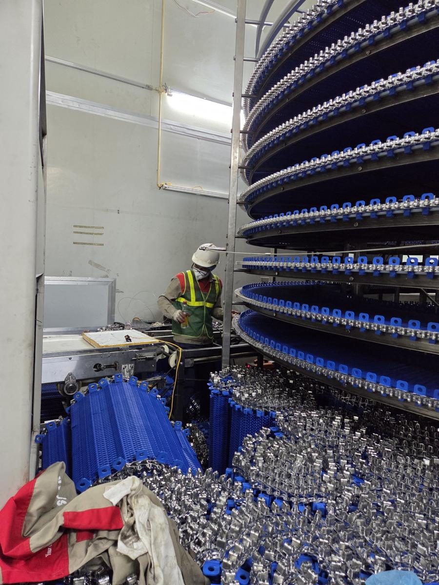Tháo băng cũ khỏi tháp xoắn ốc